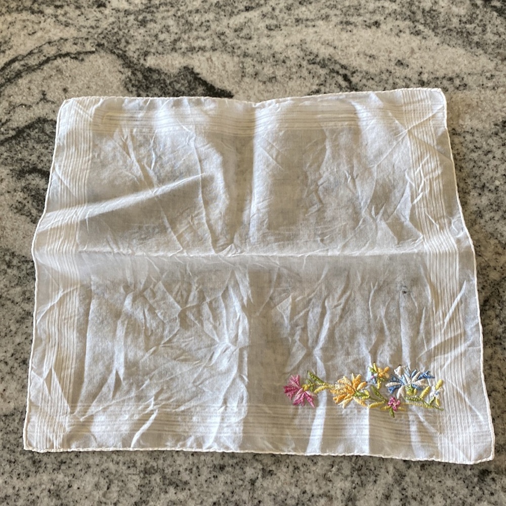 Vintage Embroidered White Cotton Handkerchiefs - Set of 2! - Picture 2 of 5